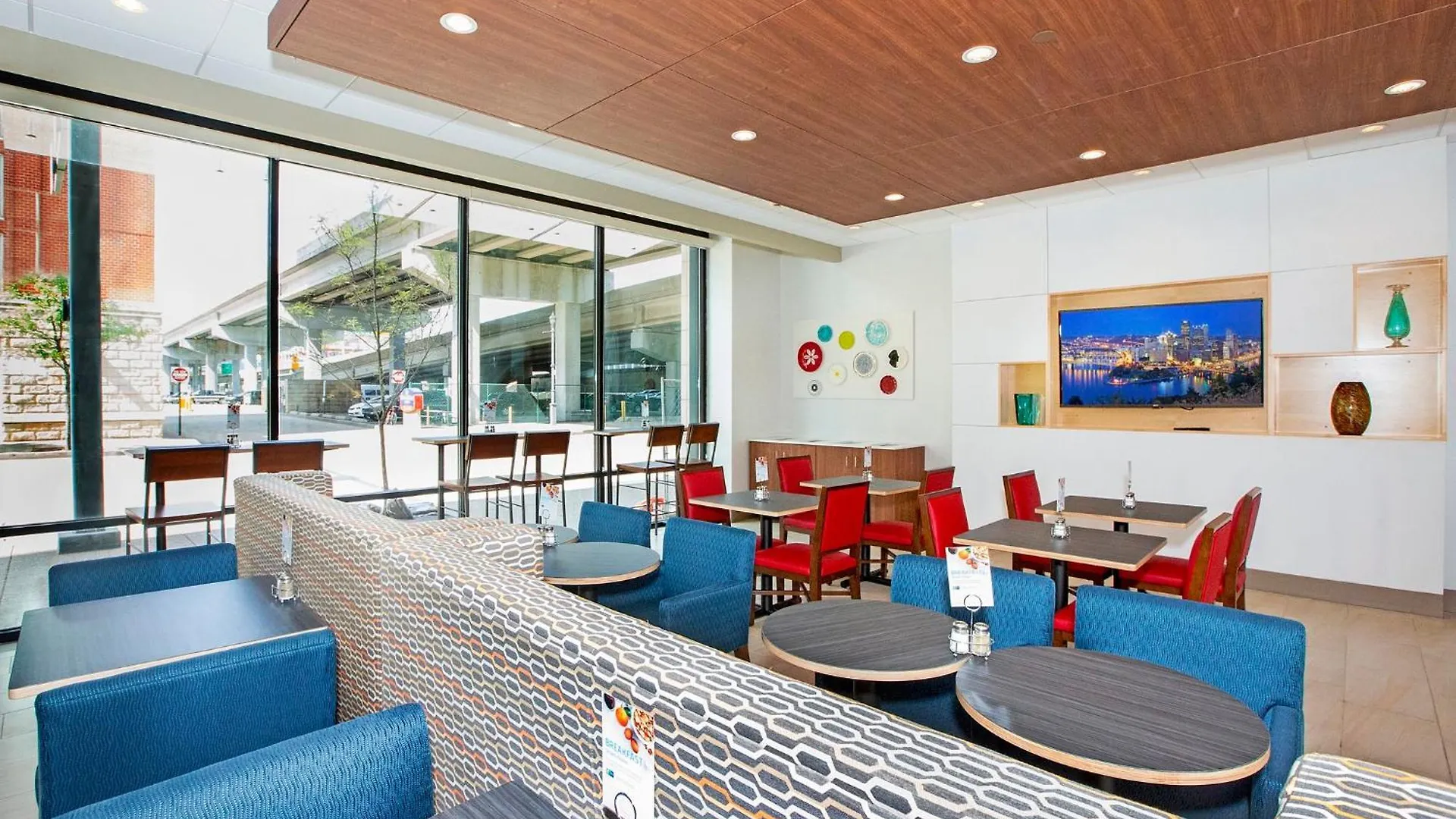 Holiday Inn Express & Suites Pittsburgh North Shore By Ihg 4*,